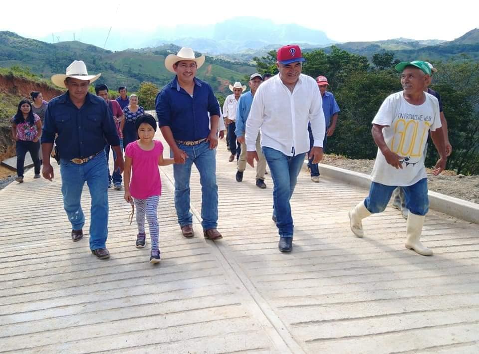 INAUGURACIÓN DE LA PAVIMENTACIÓN DE CAMINO CON CONCRETO HIDRÁULICO